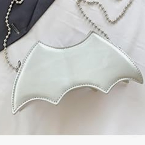 Spider Web Bat-Shaped Clutch new with free gift - Picture 9 of 10